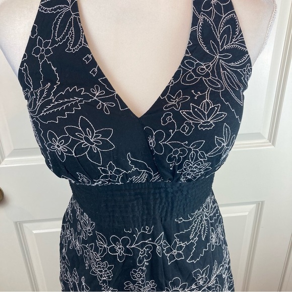 WHBM Black and White Embroidered Halter Dress - Size 6 - Picture 2 of 9